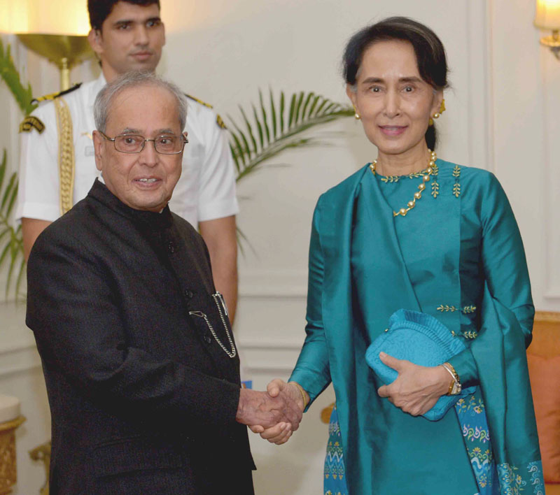 The State Counsellor of Myanmar, Ms. Aung San Suu Kyi calling on the President, Shri Pranab Mukherjee, at Rashtrapati Bhavan, in New Delhi October 18, 2016.