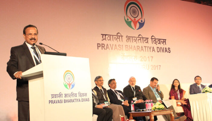 Unfold Indian Story, President Asks Diaspora