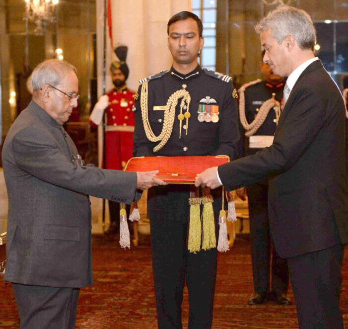 4 New Envoys Present Credentials to President Mukherjee