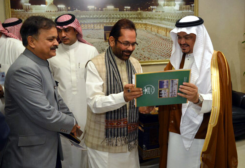 The Minister of State for Minority Affairs and Parliamentary Affairs, Mr.Mukhtar Abbas Naqvi with the Haj Minister of Saudi Arabia, Dr. Mohammad Saleh bin Taher Benten at the signing ceremony of bilateral Haj agreement between India-Saudi Arabia, at Jeddah (Saudi Arabia) on January 11, 2017.(PIB Photo)