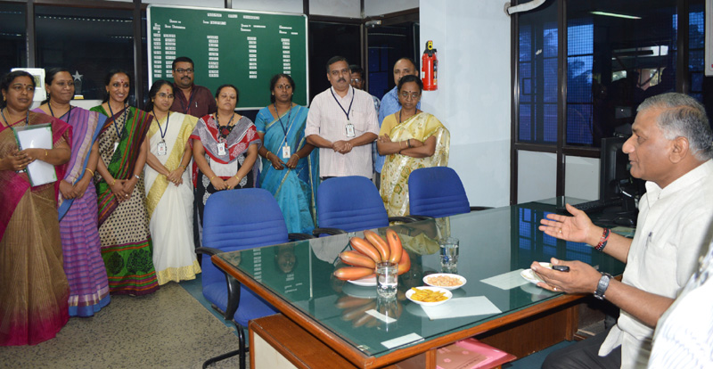 The Minister of State for External Affairs, General (Retd.) V.K. Singh interacting with the staff during his visit to review the working of Regional Passport Office, in Thiruvananthapuram, Kerala on September 27, 2016.(PIB Photo)