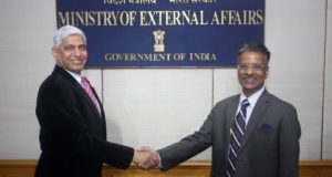 Diplomat Gopal Baglay, a 1992 batch IFS officer, with his predecessor Vikas Swarup as Spokesperson in the External Affairs Ministry.(MEA Photo)