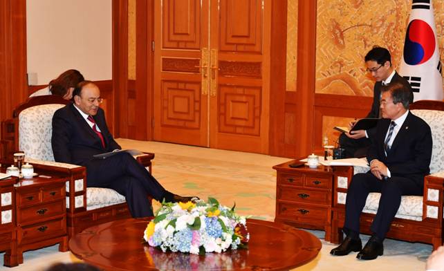 Arun Jaitley Meets South Korea President, Conveys PM Message