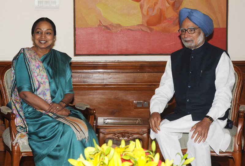 The Speaker, Lok Sabha, Smt. Meira Kumar meeting the Prime Minister, Dr. Manmohan Singh, in New Delhi on February 22, 2014.(PIB)