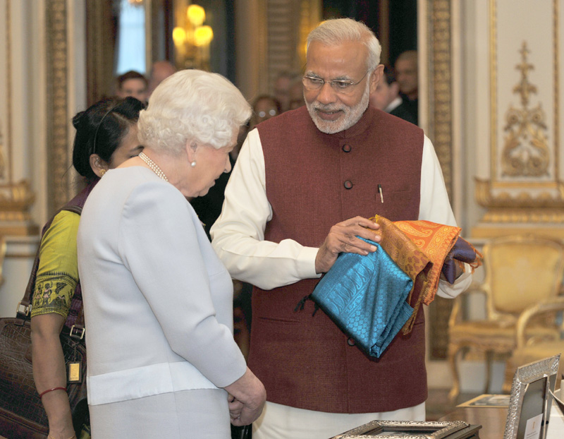 The Prime Minister, Mr Narendra Modi's gifts to the Her Majesty the Queen Elizabeth II, of the United Kingdom, in London on November 13, 2015. (PIB)