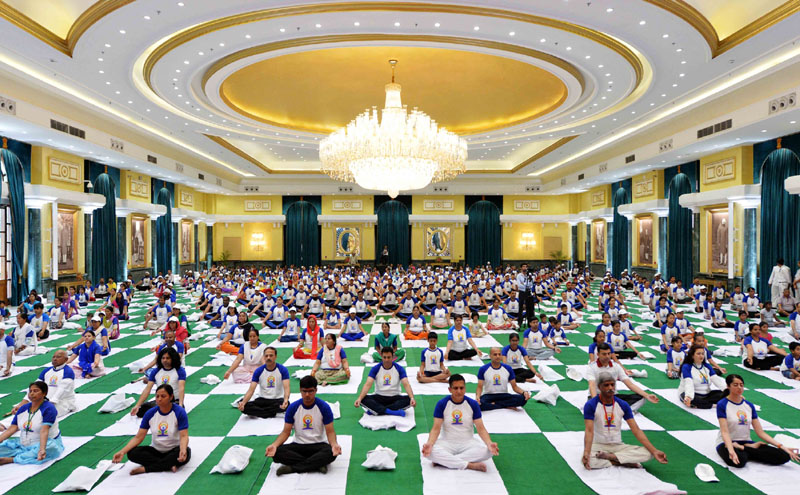 Participants perform Yoga at the commemoration of the 3rd International Day of Yoga  2017, at Rashtrapati Bhavan, in New Delhi on June 21, 2017.(PIB)