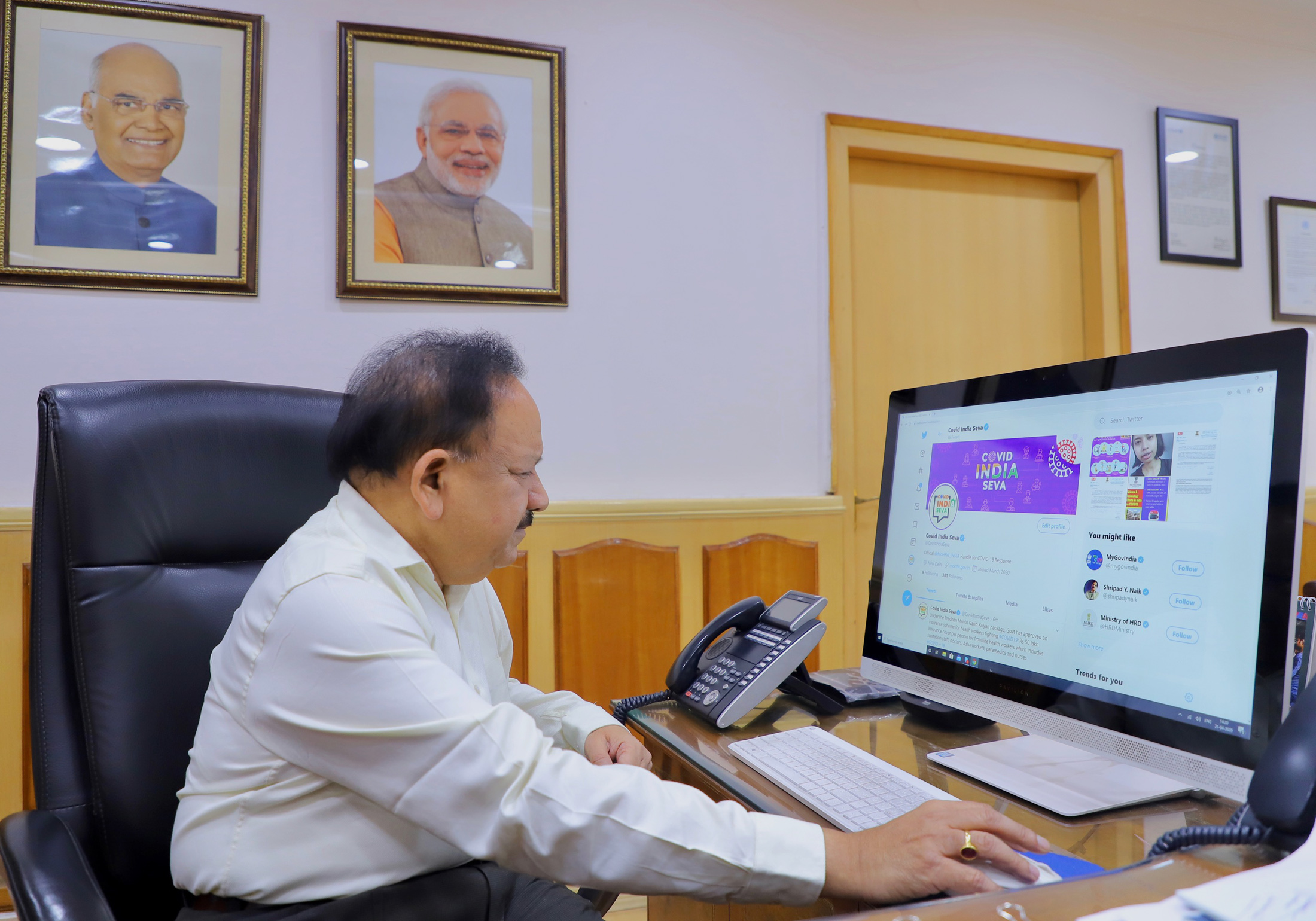 The Union Minister for Health & Family Welfare, Science & Technology and Earth Sciences, Dr. Harsh Vardhan launches the COVID India Seva, an interactive platform for citizen engagement on COVID-19, in New Delhi on April 21, 2020 (PIB)