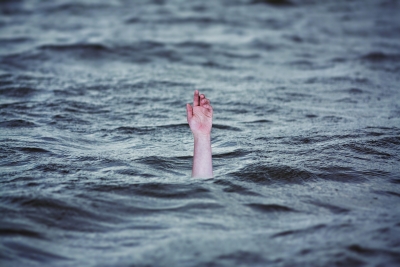 Two Karnataka II PUC students drown while taking selfie