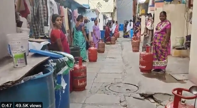 New Year Gift? Dining out to be clostlier as cylinder price hiked