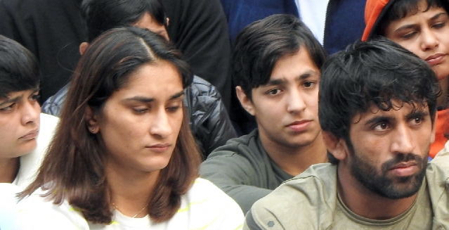 Agitating wrestlers meet Sports ministry officials, demand resignation of Brij Bhushan, talks fail