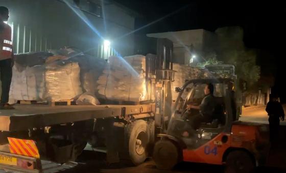 Aid teams highlight growing anxiety in Gaza after food is looted