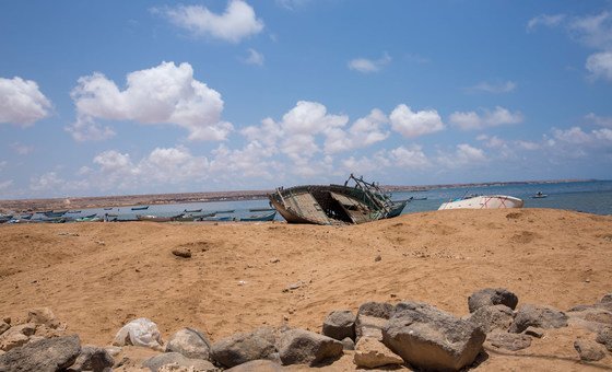 At least eight drown in Red Sea as smugglers force migrants overboard