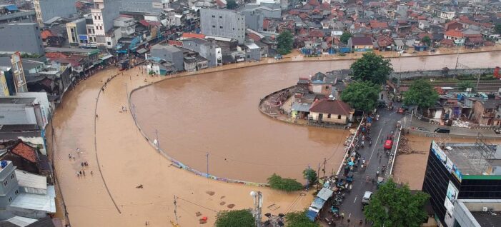 Deadly floods show need for faster, wider warnings, UN agency says