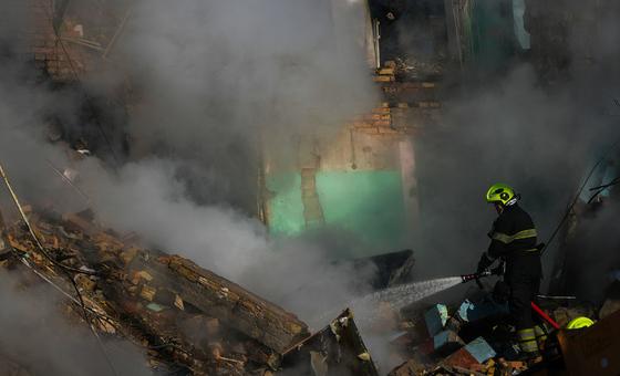 Ukraine: ‘Diplomatic momentum’ at risk amid large-scale Russian strikes