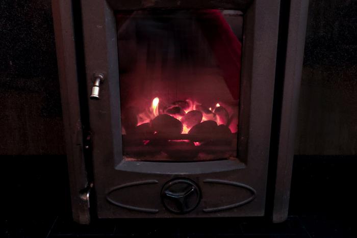 Poor smoke does not equal poor risk: All solid fuels identified to produce ultrafine particles