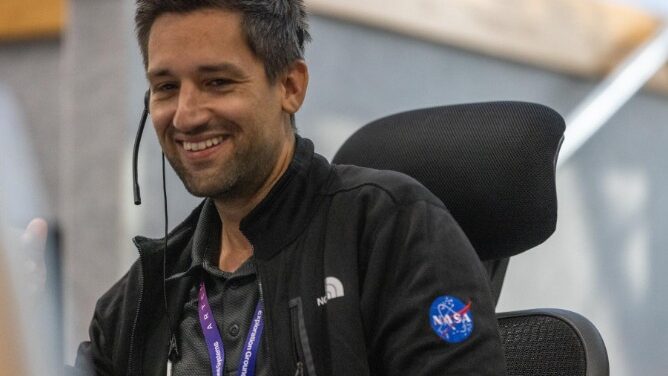 Who is Dan Florez in Artemis Mission Program