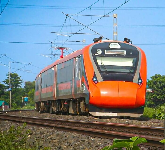 Mumbai–Ahmedabad Vande Bharat To Run With 20 Coaches From April 28